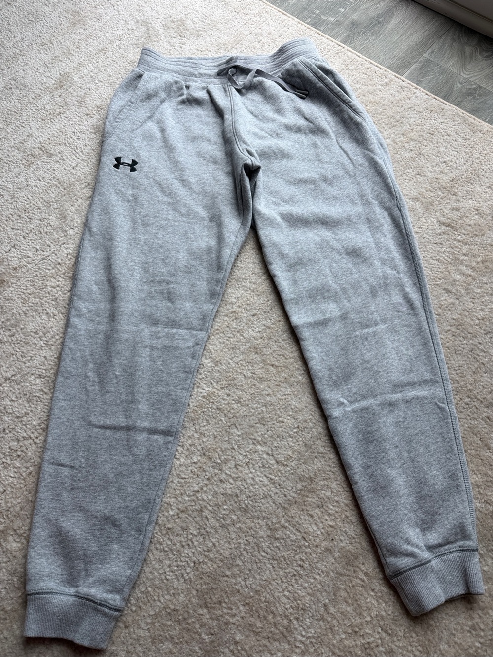 Under Armour Men’s Medium Light Gray Fleece Joggers